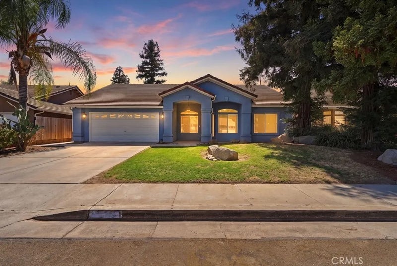 4029 E Meadow