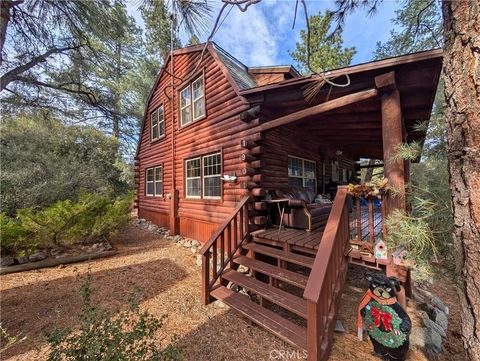 Photo of 1901 Bernina Dr, Pine Mountain Club, CA 93222 (MLS # SR25275001)
