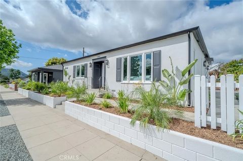 Photo of 1141 N Lima Street, Burbank, CA 91505 (MLS # GD26085969)