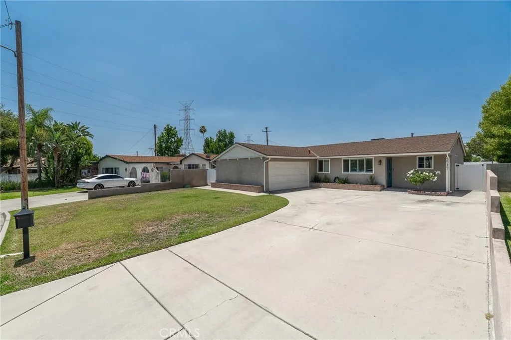 5717 N Hanlin