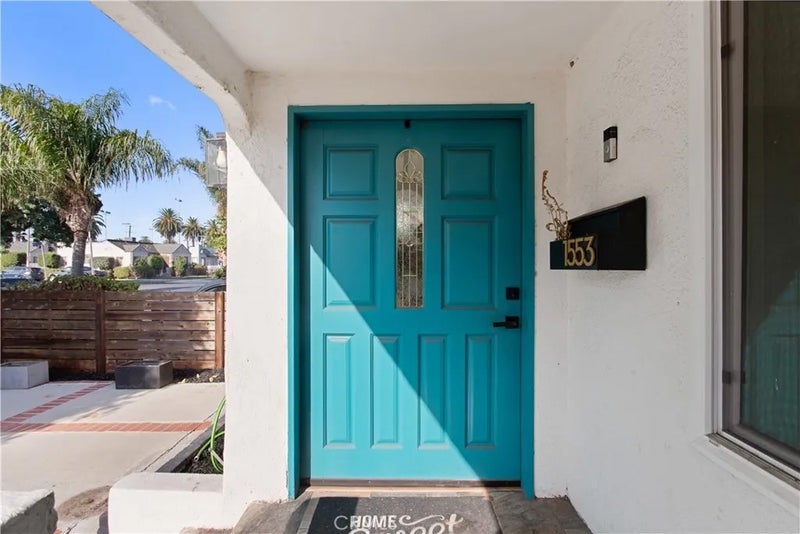 1553 W 60th Place