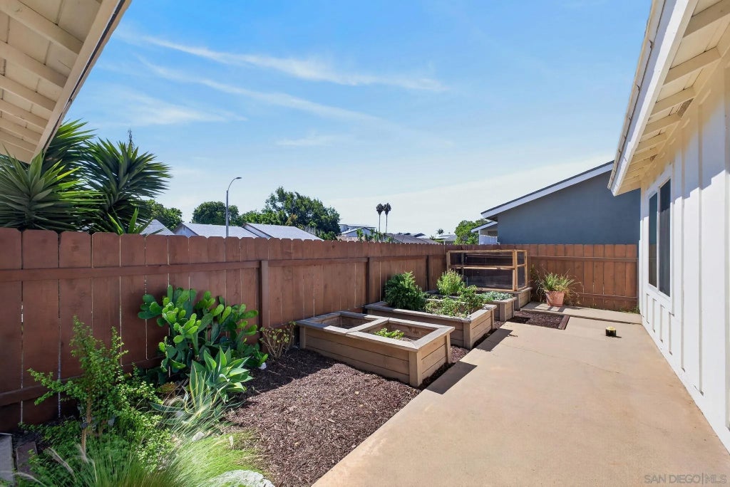 Photo of 670 Mariposa Cir, Chula Vista, CA 91911 (MLS # 260021570)