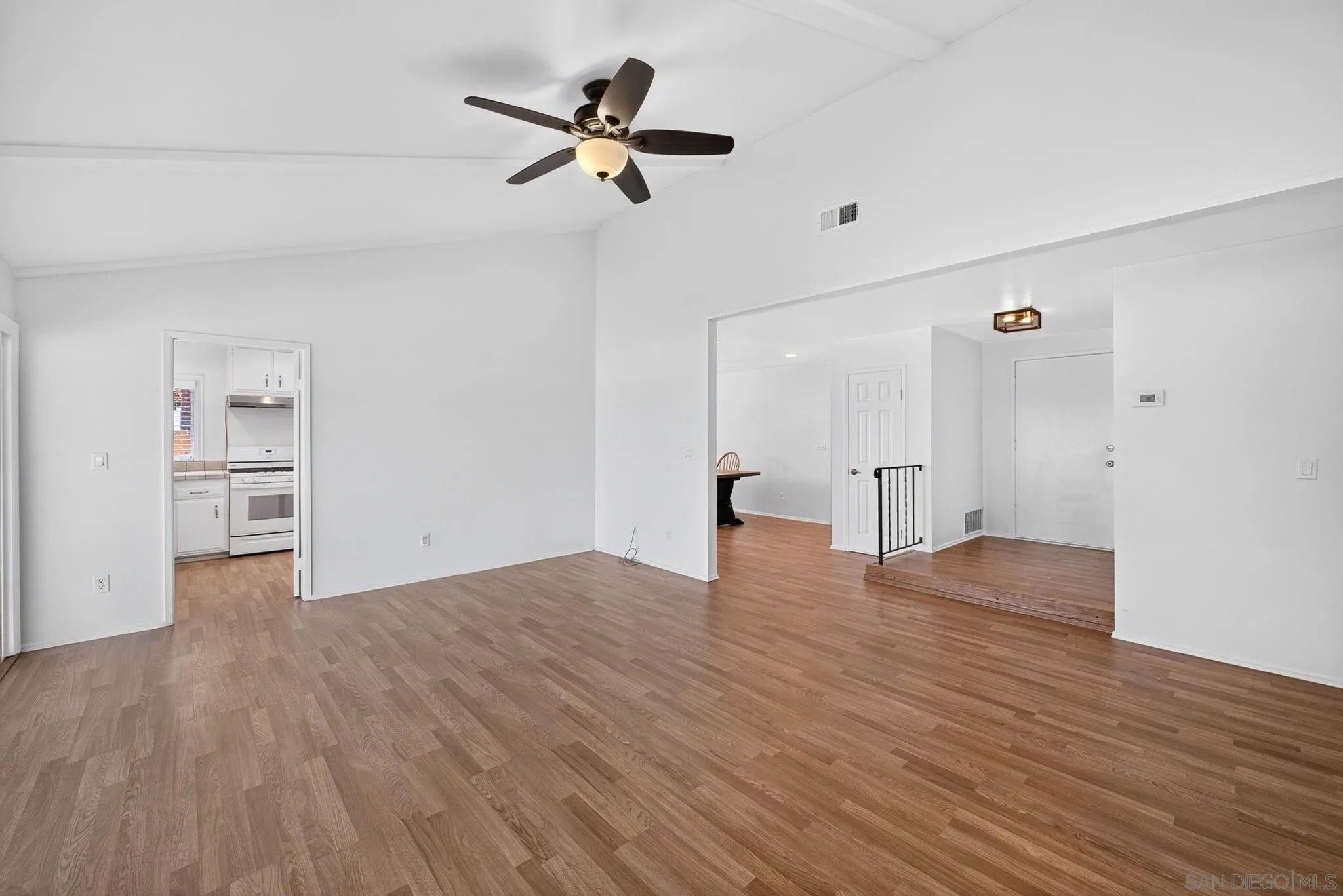670 Mariposa Cir