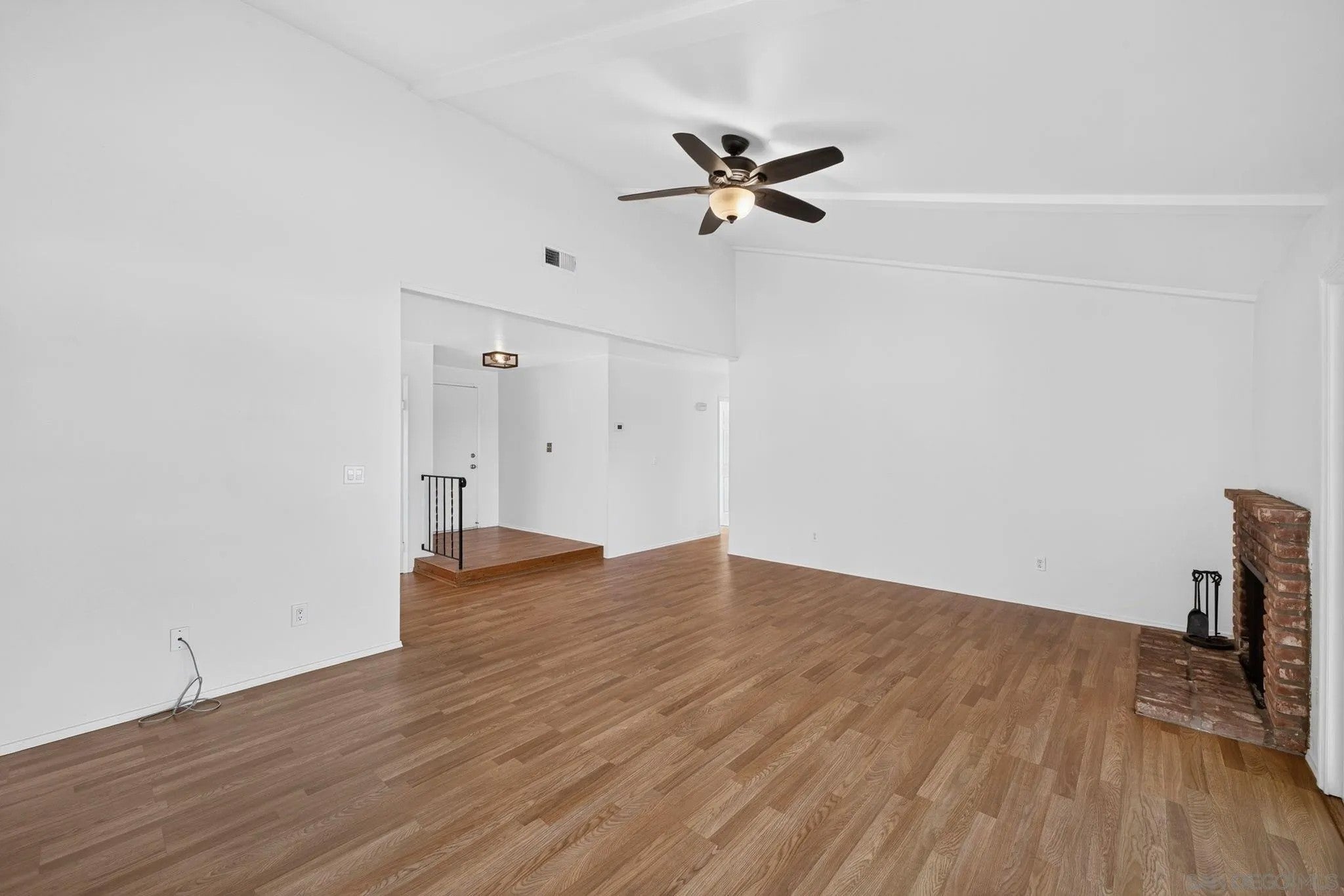 670 Mariposa Cir