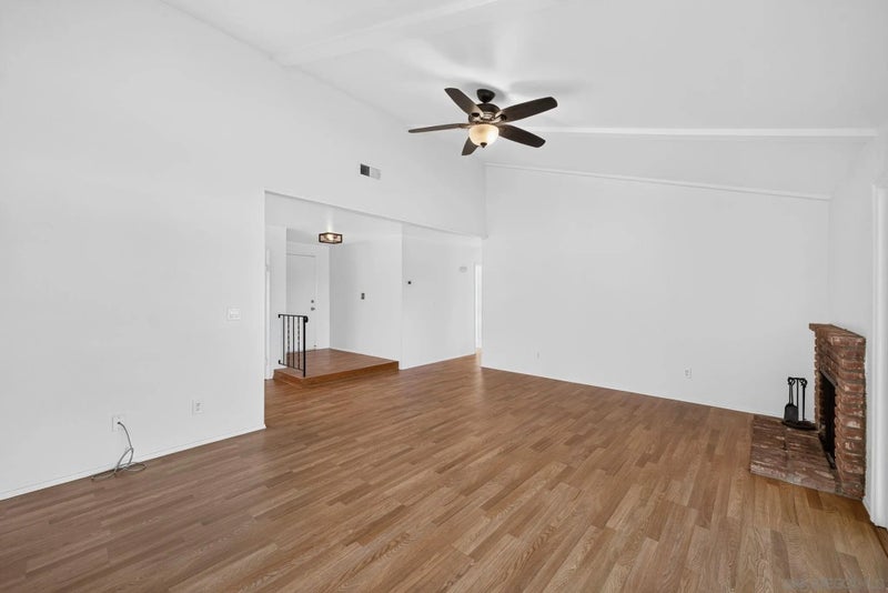 670 Mariposa Cir
