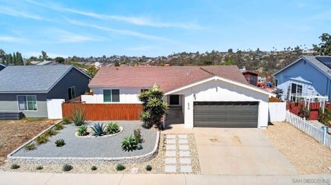 Photo of 670 Mariposa Cir, Chula Vista, CA 91911 (MLS # 260021570)