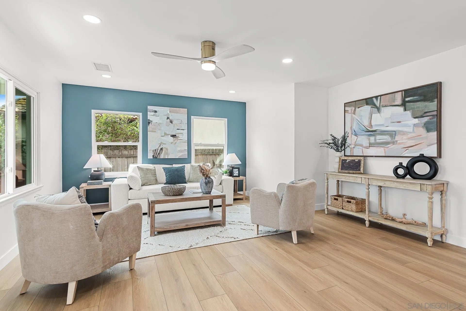 4584 Altadena