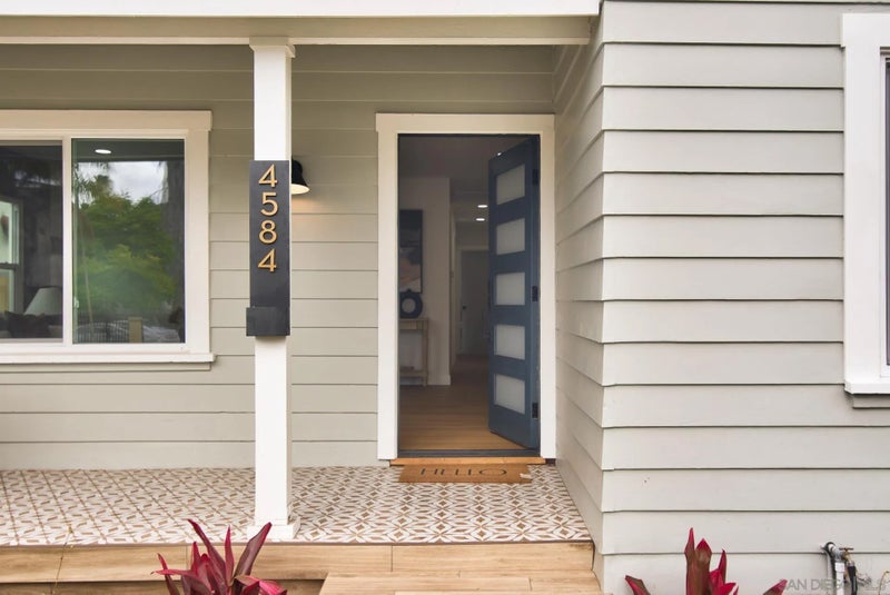 4584 Altadena