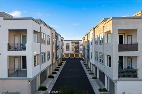 Tiny photo for 27410 N Merlin Place #101, Valencia, CA 91381 (MLS # PI25252894)