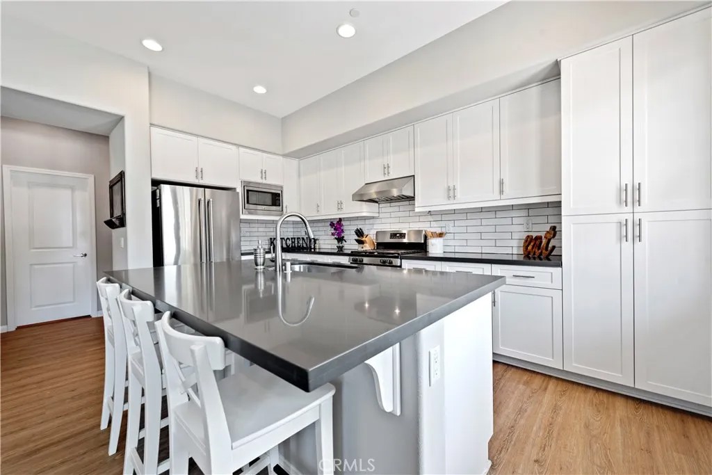 76 Promesa Avenue