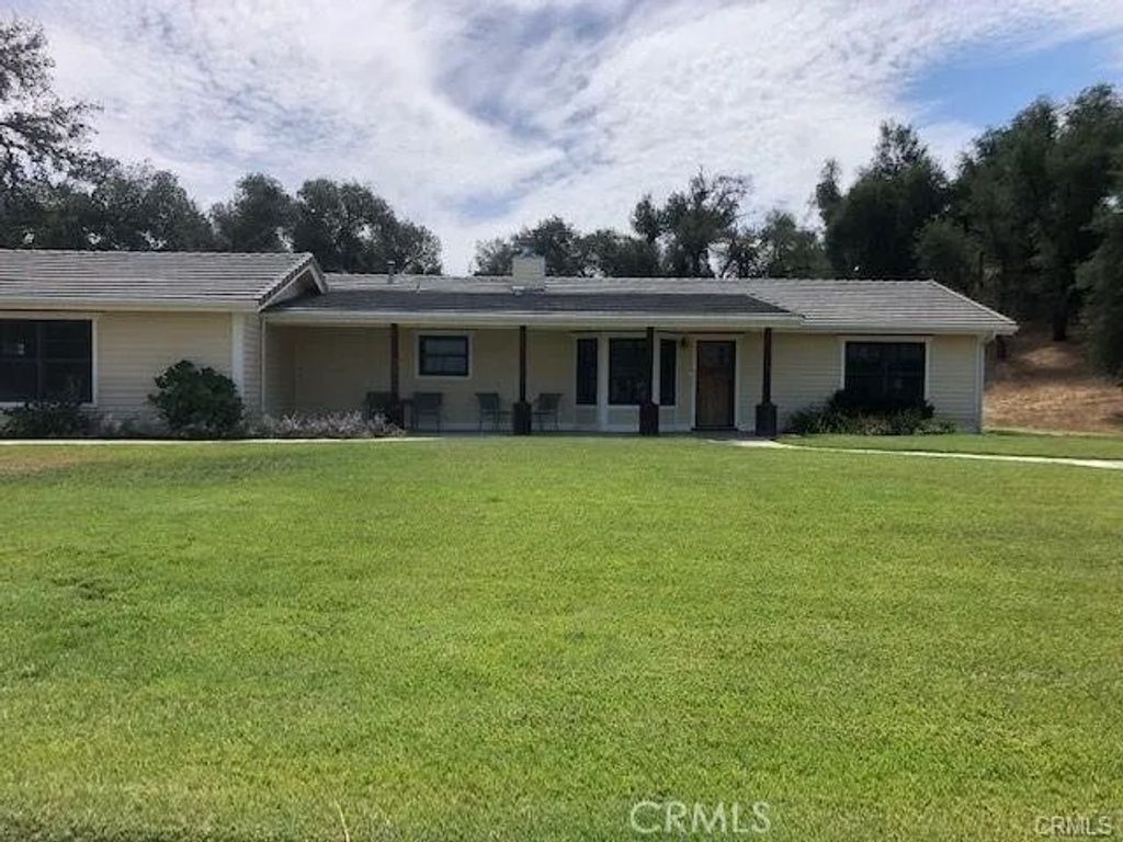 Photo of 41250 Gallop Lane #B, Murrieta, CA 92562 (MLS # IG25190960)