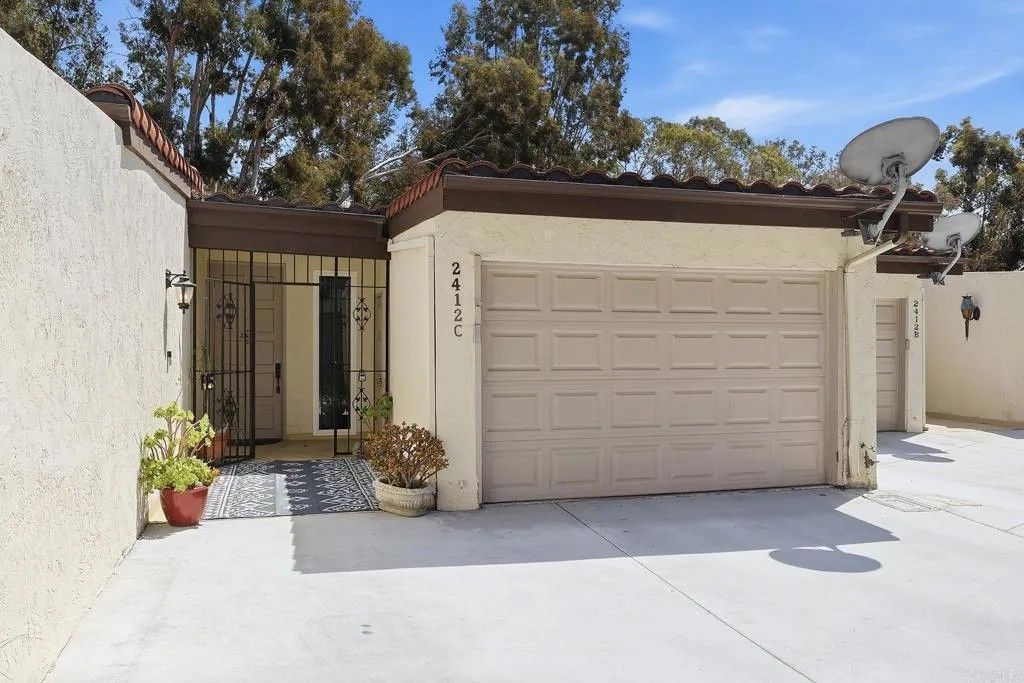 Photo of 2412 Altisma Way #C, Carlsbad, CA 92009 (MLS # NDP2603799)