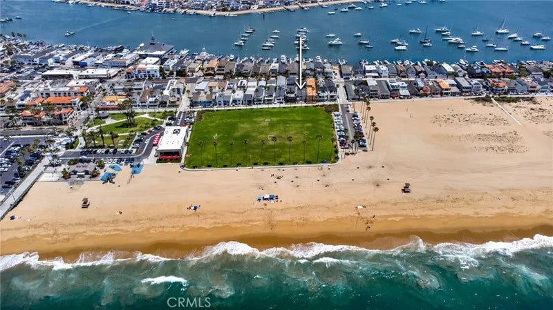 923 E Balboa