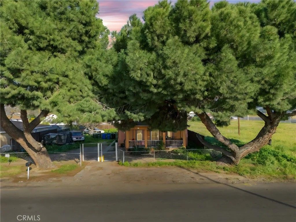 Photo of 7977 Victoria Avenue, Highlands, CA 92346 (MLS # PW26040310)