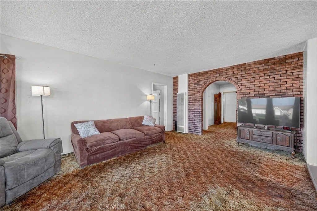1136 N Council