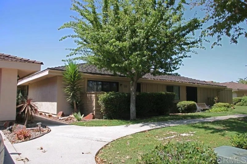 27541 Avenida Larga