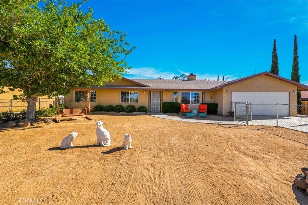 Photo of 57929 Pimlico St, Yucca Valley, CA 92284 (MLS # JT26053726)