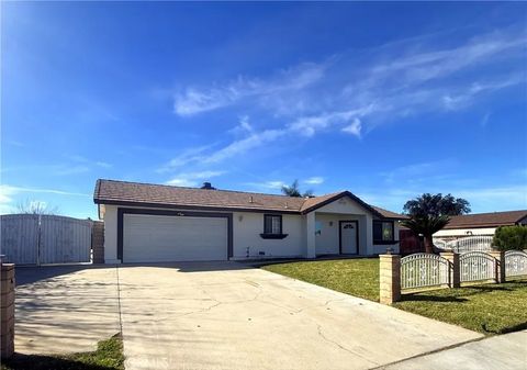Photo of 807 E Etiwanda Avenue, Rialto, CA 92376 (MLS # CV26045839)