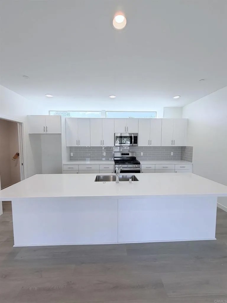 2244 Calle Chanate