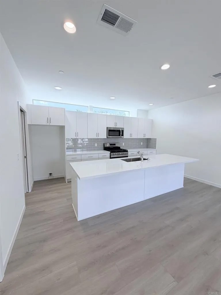 2244 Calle Chanate