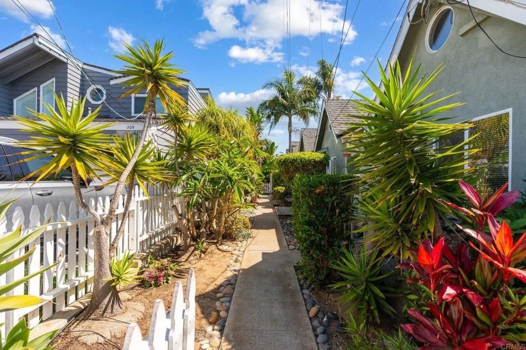 Photo of 215 Lolita Street, Encinitas, CA 92024 (MLS # NDP2605544)