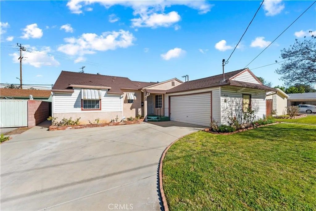 Photo of 14239 Cohasset, Van Nuys, CA 91405 (MLS # SR26028369)