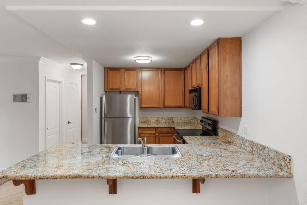1075 N Escondido