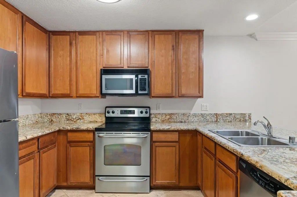1075 N Escondido