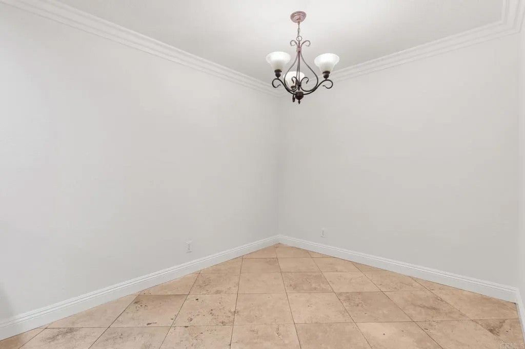 1075 N Escondido