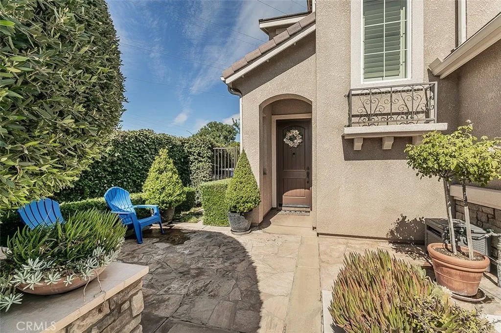 7049 N Cedar Hill