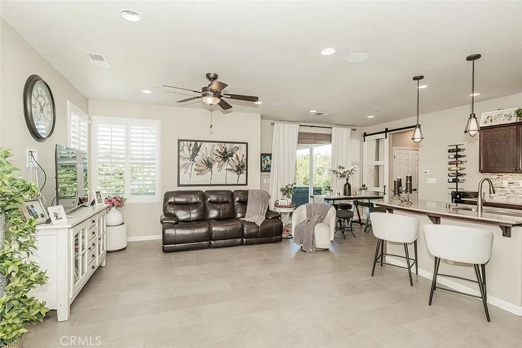 7049 N Cedar Hill