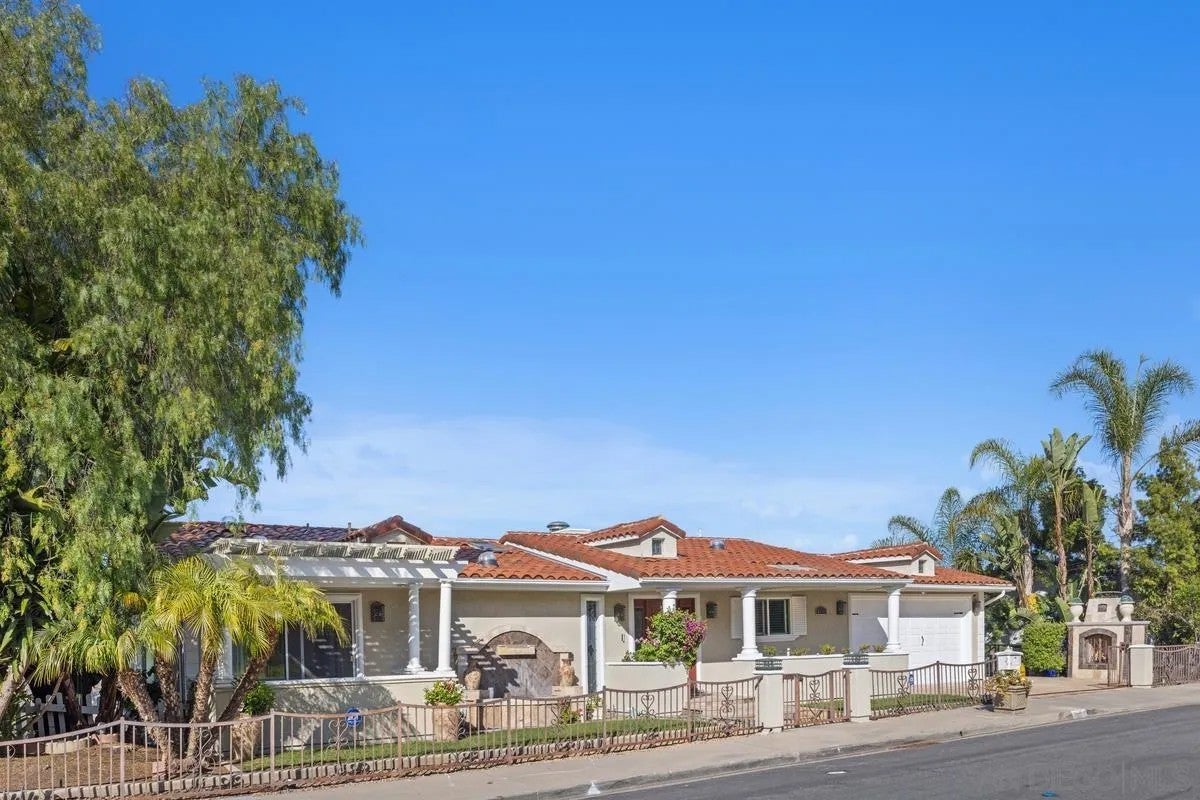5713 Desert View Drive