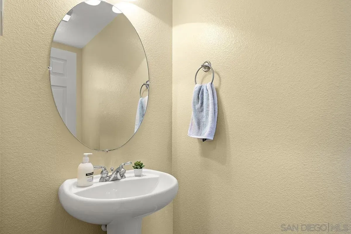 Chula Vista, California 91913, United States, 3 Bedrooms Bedrooms, ,3 BathroomsBathrooms,Residential,Active,218998