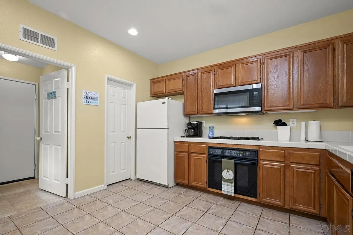 Chula Vista, California 91913, United States, 3 Bedrooms Bedrooms, ,3 BathroomsBathrooms,Residential,Active,218998