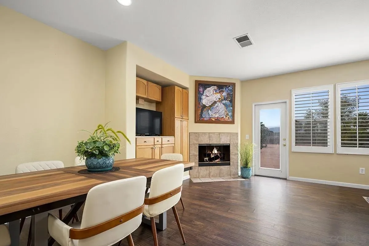 Chula Vista, California 91913, United States, 3 Bedrooms Bedrooms, ,3 BathroomsBathrooms,Residential,Active,218998