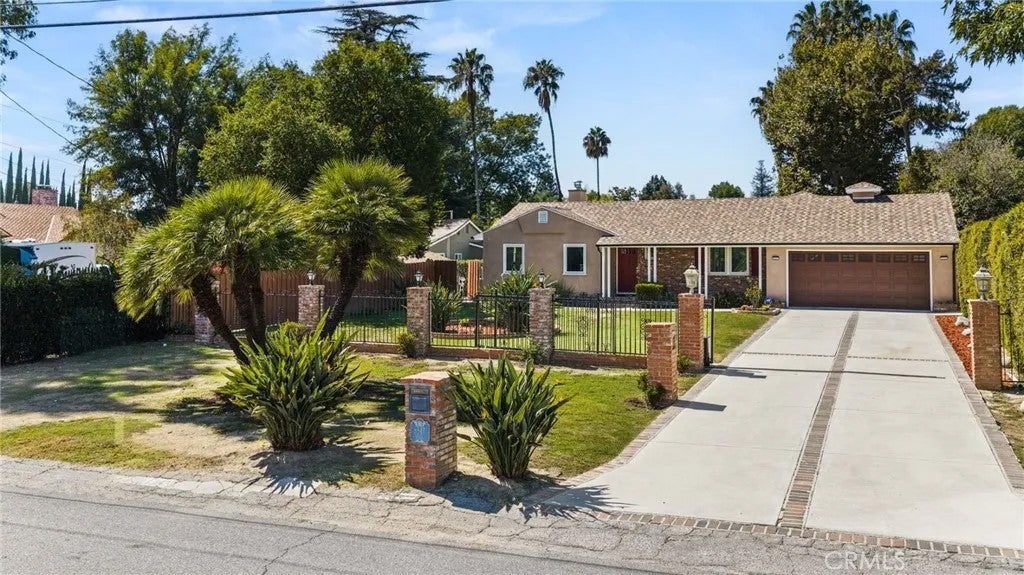 8847 White Oak Avenue