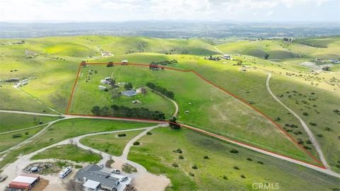 Photo of 3505 Landmark Pl, Paso Robles, CA 93446 (MLS # NS26020742)