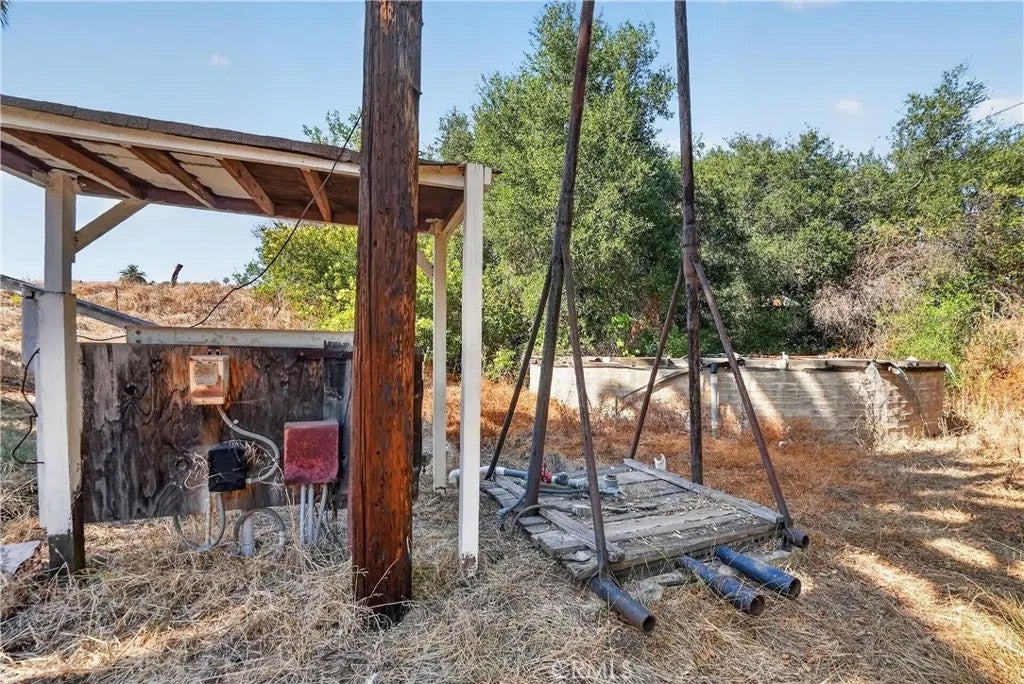 2864 Live Oak Park