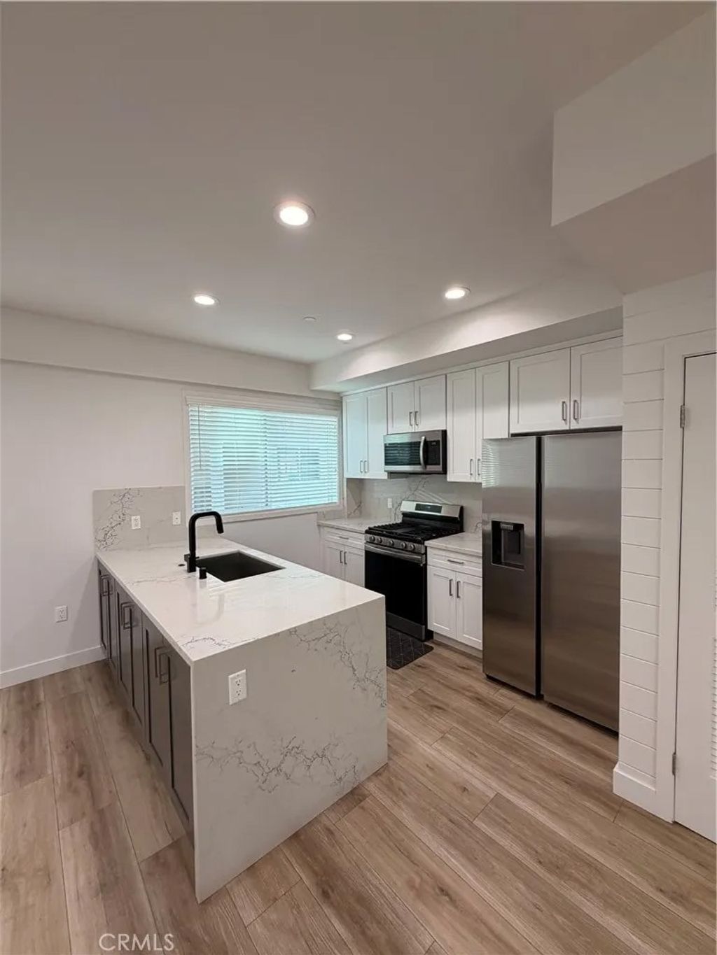 Photo of 14662 W Sara Lane, Panorama City, CA 91402 (MLS # SR26002660)