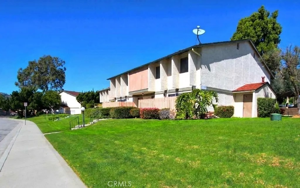 2300 S Hacienda Boulevard G8