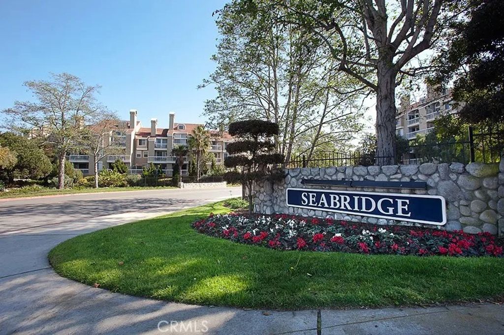 Photo of 20262 Billingsgate Ln #104, Huntington Beach, CA 92646 (MLS # OC26077929)