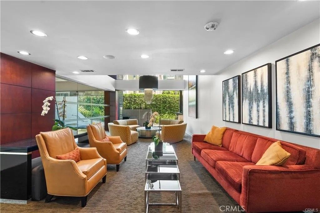 Photo of 7250 Franklin Ave #406, Los Angeles, CA 90046 (MLS # SR25270350)