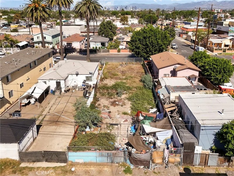 854 E 87th