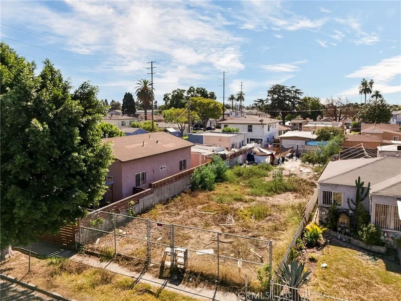 854 E 87th