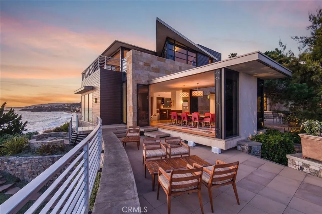 15 Camel Point Drive