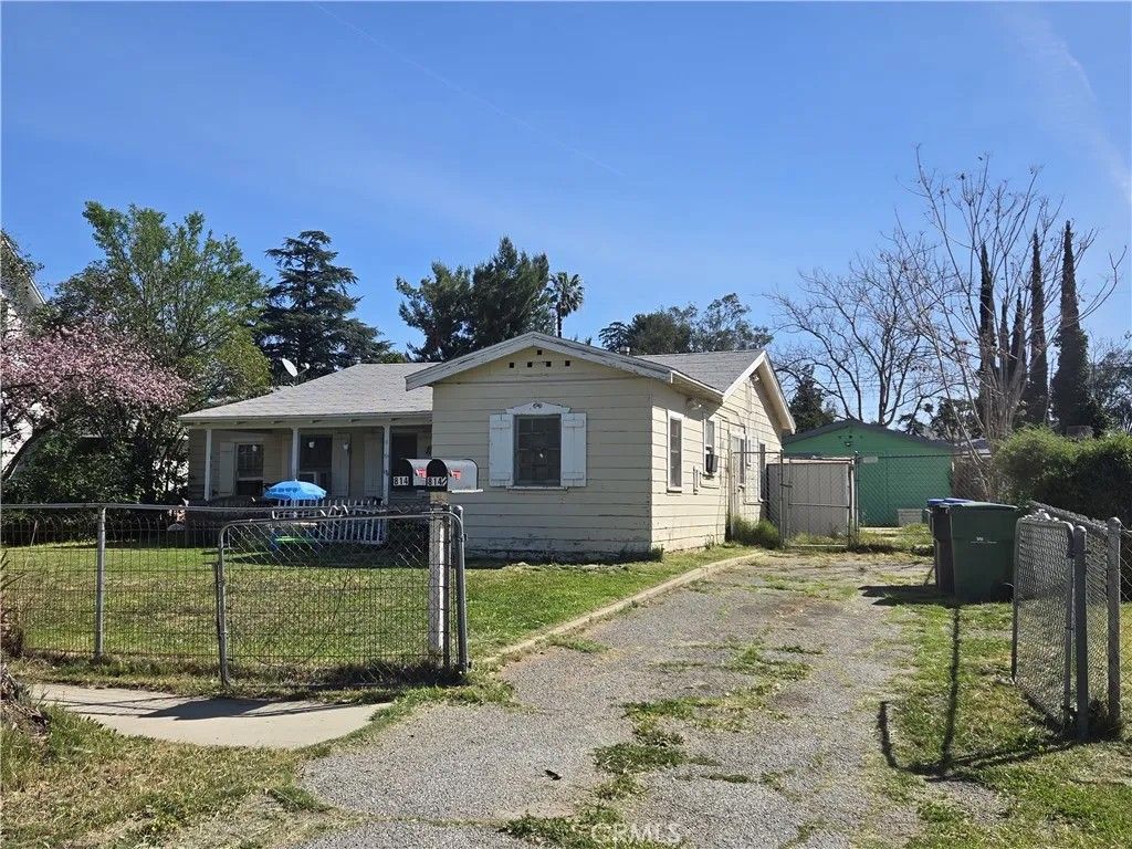 Photo of 814 Edgar Ave, Beaumont, CA 92223 (MLS # IG26056618)