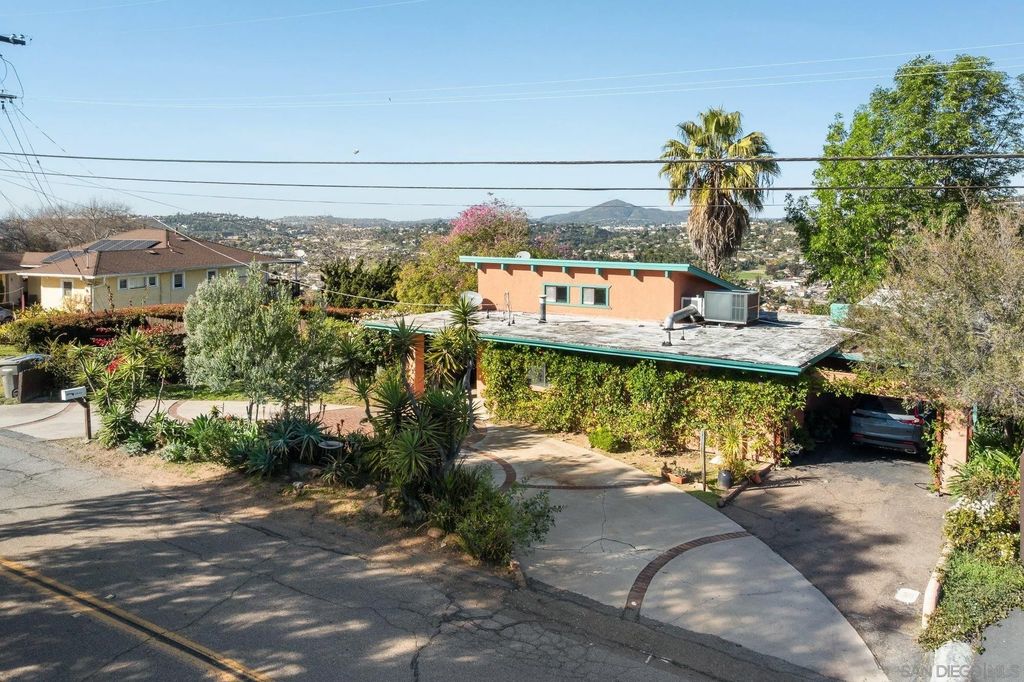 Photo of 2820 Highlands Blvd, Spring Valley, CA 91977 (MLS # 260002696)