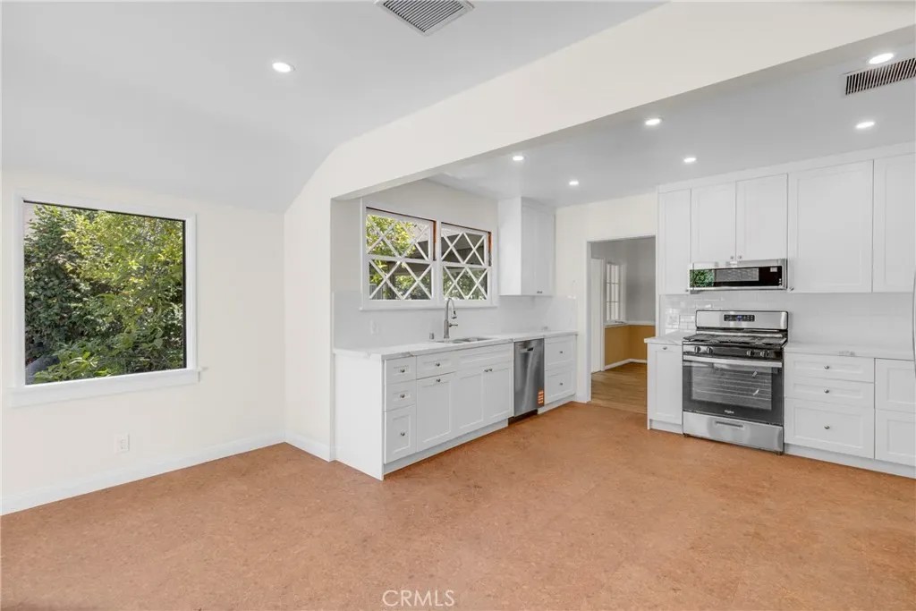 2151 N Altadena