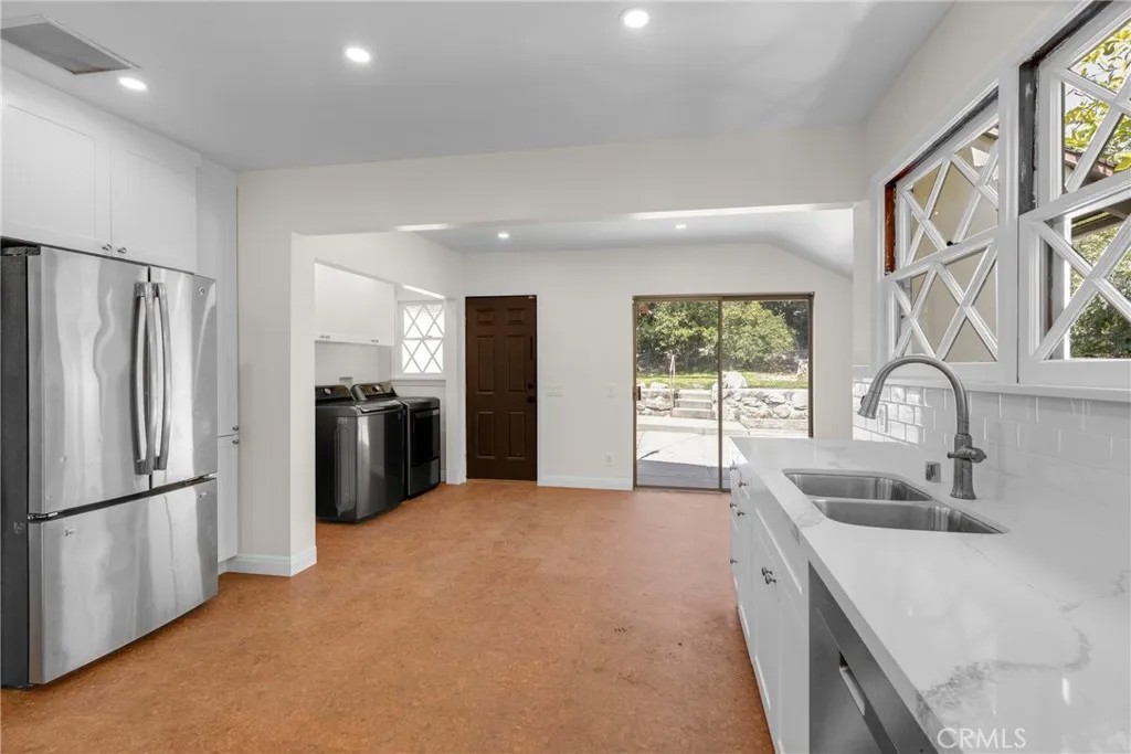 2151 N Altadena