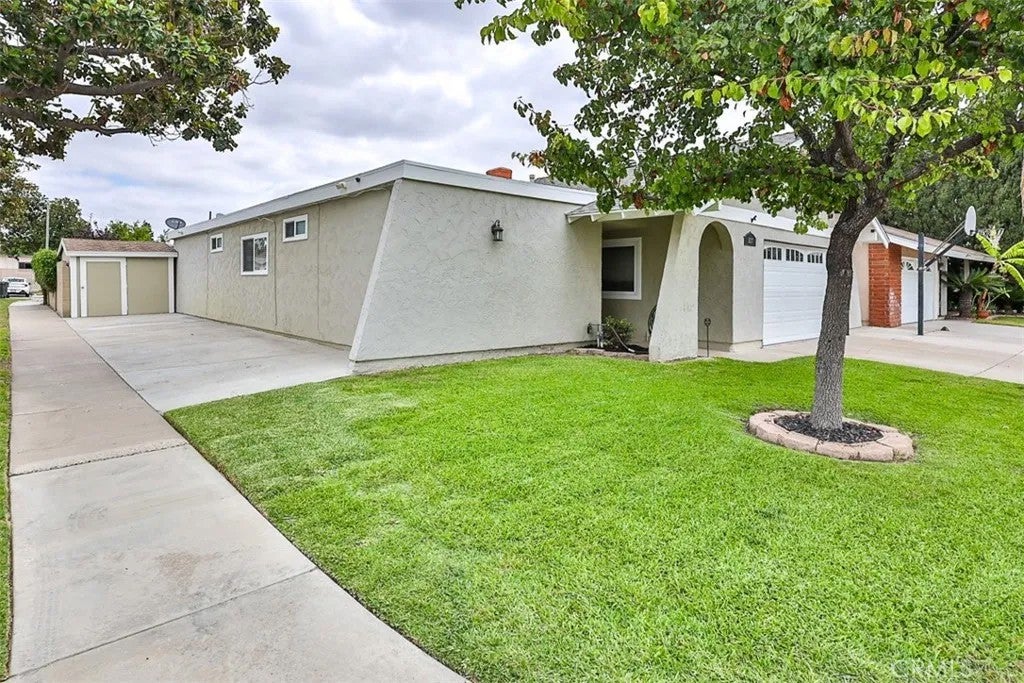 5017 E Holbrook